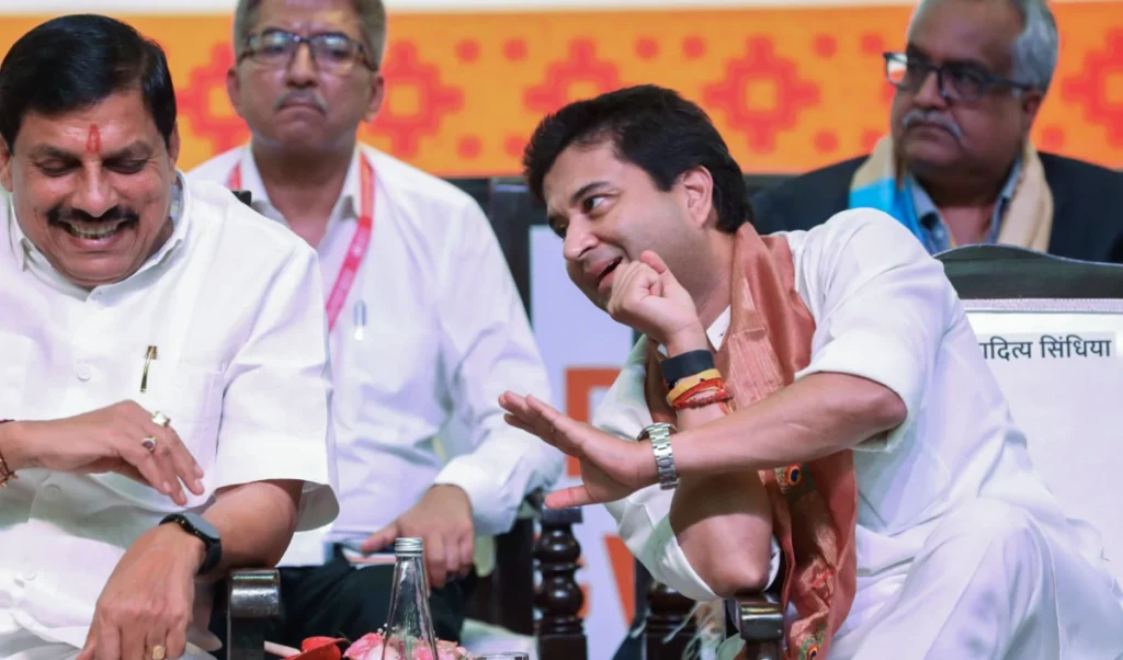 अधिकारी सामूहिक प्रयास करें, तो डाक विभाग को लाभ में लाना संभव : Jyotiraditya Scindia