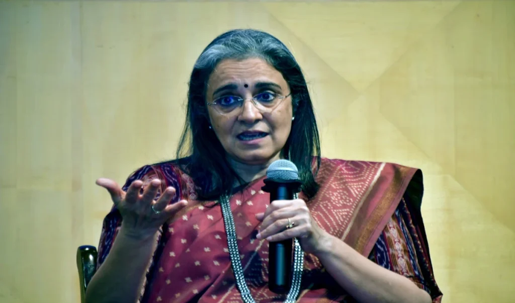 SEBI प्रमुख Madhabi Puri Buch के IIM बैचमेट्स ने उनके खिलाफ लगे आरोपों की निंदा की, कही है ये बात