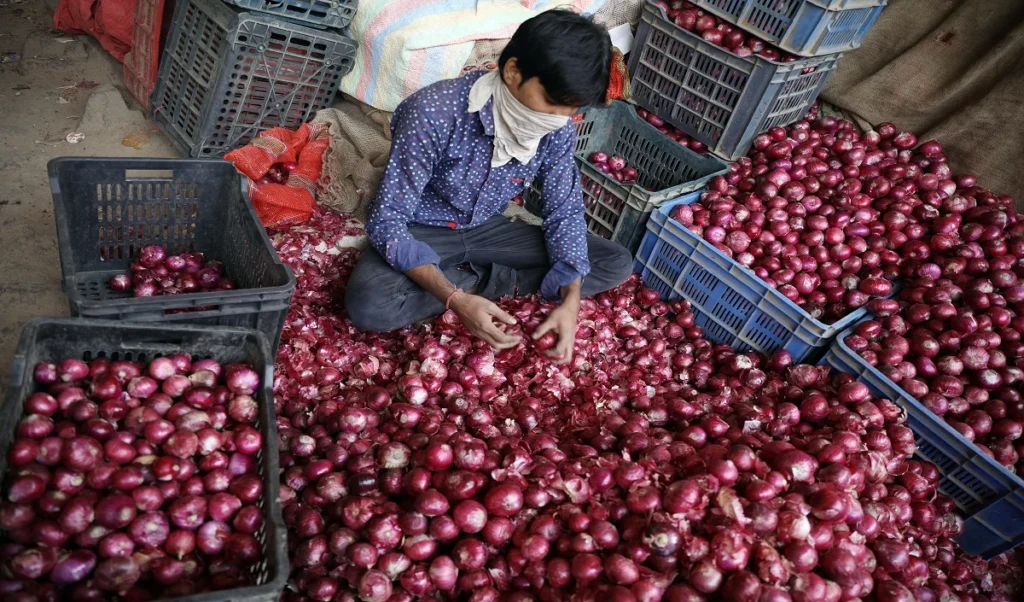 प्याज की बढ़ती कीमतों के बीच केंद्र सरकार ने लिया बड़ा फैसला, सस्ती दर पर होगी उपलब्ध
