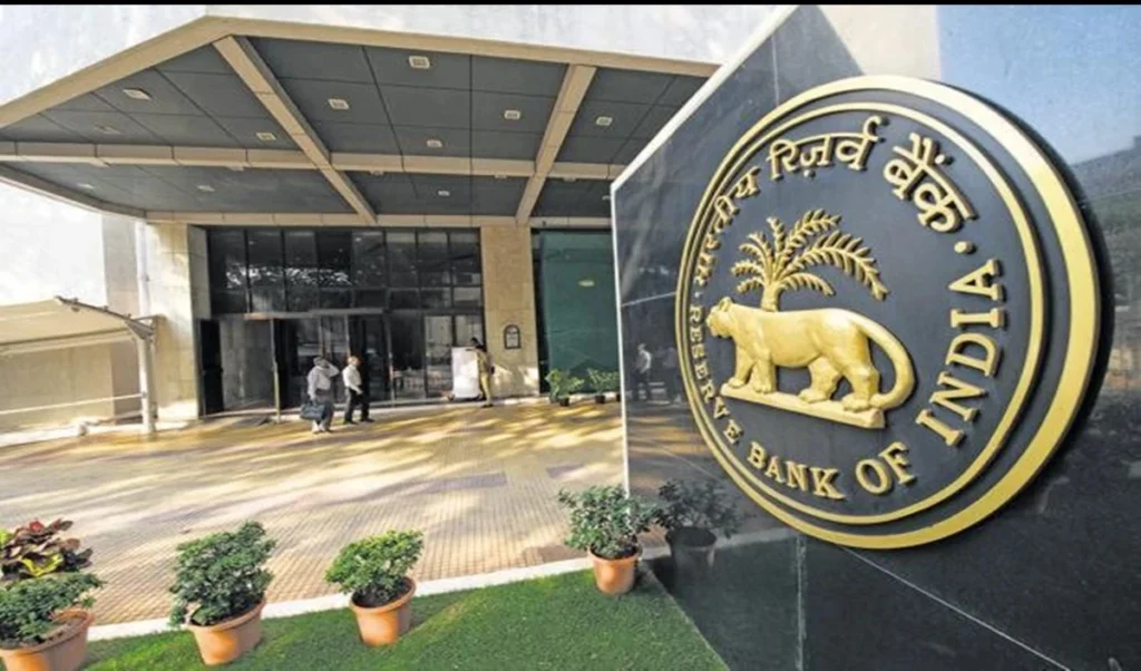 Axis Bank-HDFC Bank को RBI को देना होगा करोड़ों रुपये का जुर्माना, इसके पीछे है ये कारण