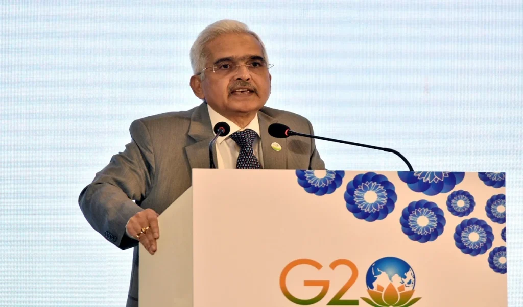 RBI governor Shaktikanta Das ने मुंबई में लालबागचा राजा के दर्शन किए