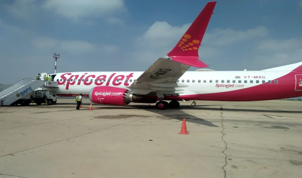 SpiceJet के Ajay Singh ने लिया बड़ा फैसला, फंड जुटाने के लिए एयरलाइन में 10% से अधिक हिस्सेदारी बेचने की संभावना