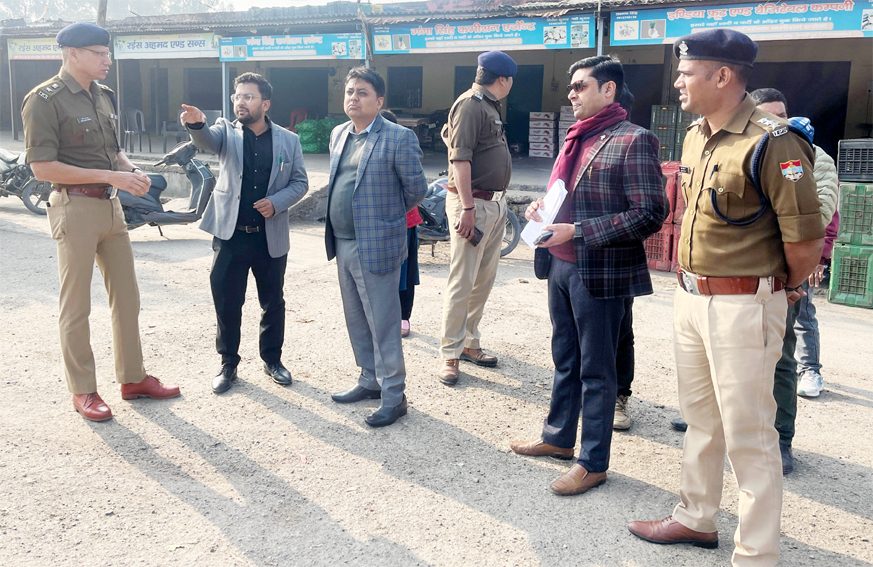 डीएम नवीन सिंह भदौरिया ने नवीन फल मंडी समिति काशीपुर में स्ट्रांग रूम, मतगणना स्थल का किया स्थलीय निरीक्षण, व्यवस्थाएं चाक-चौबंद करने के दिए निर्देश