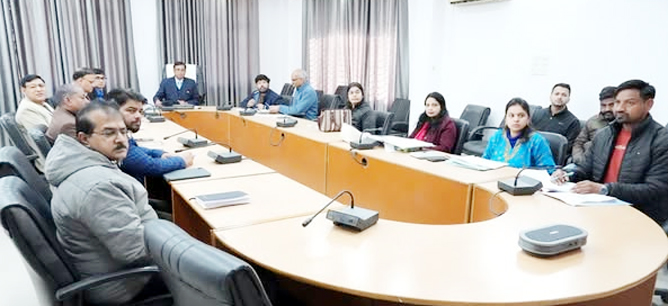 डीएम, एसएसपी के साथ नगर निकाय चुनाव तैयारियों की राज्य निर्वाचन आयुक्त सुशील कुमार ने समीक्षा कर व्यवस्थाएं चाक-चौबंद करने के दिए निर्देश