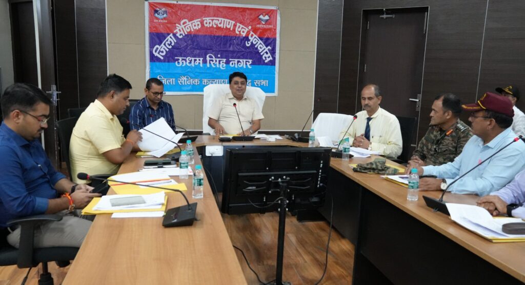 पूर्व सैनिकों की समस्याओं के समाधान को लेकर जिलाधिकारी ने दिए निर्देश – रुद्रपुर में त्रैमासिक बैठक आयोजित
