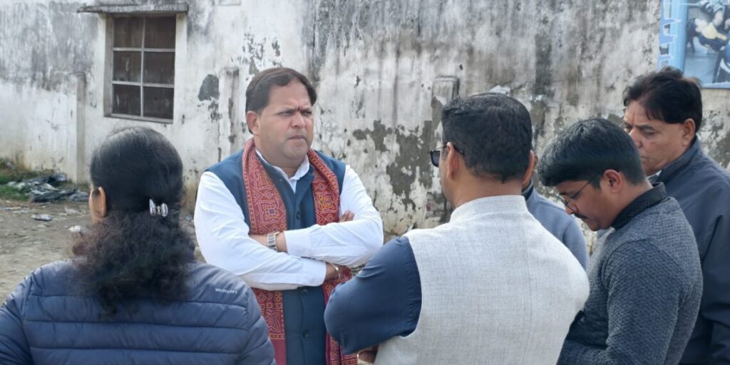 महापौर का तूफानी निरीक्षण, किच्छा बाईपास पर बनेगा नया वेंडिंग जोन