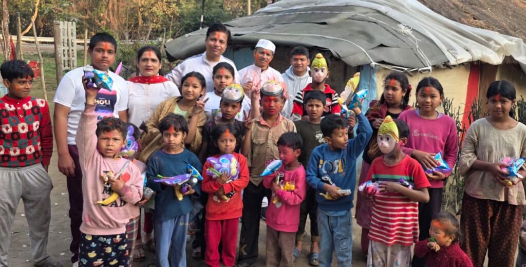 ड्रीमर्स केयर फाउंडेशन की अनोखी पहल: जरूरतमंद बच्चों के साथ मनाई होली